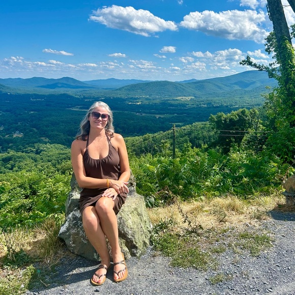 Meet your Posher, Becky - Picture 2 of 2